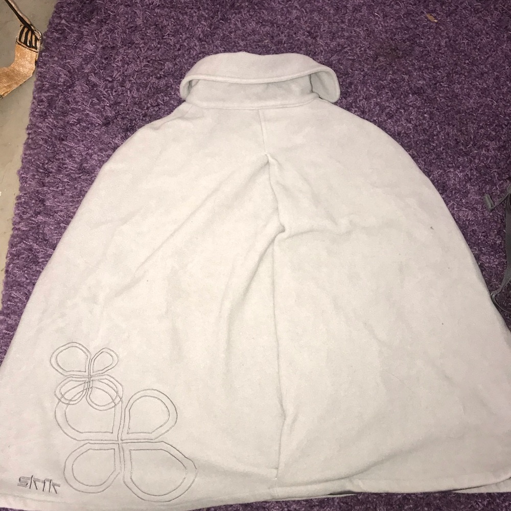 Poncho - Picture 4 of 4